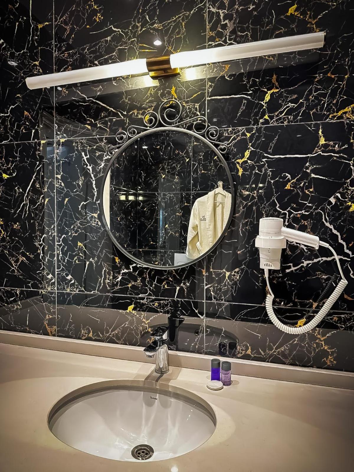 Hi Hotel Ivy Bueyuekada 王子岛群 外观 照片